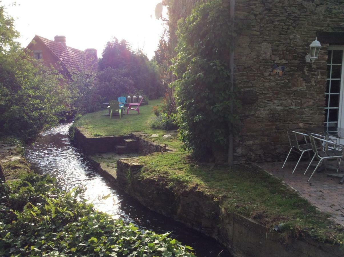 Le Moulin De La Castellerie Bed & Breakfast Moon-sur-Elle Ngoại thất bức ảnh